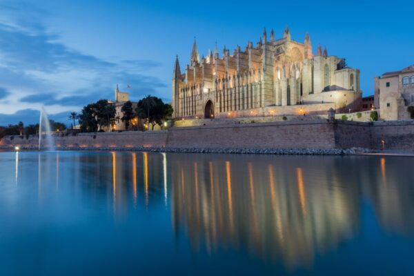Catedral reflejada